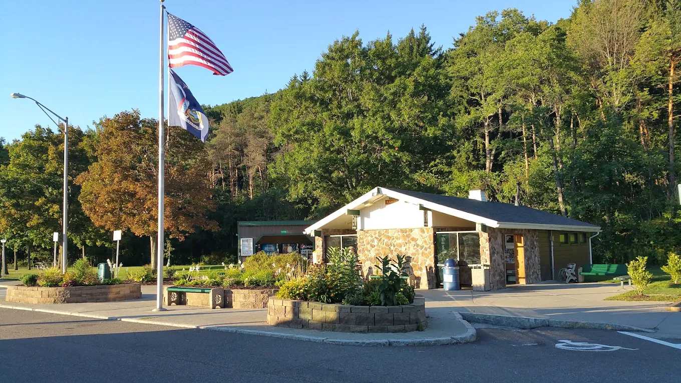 NY I86 Kanona Rest Area - Westbound